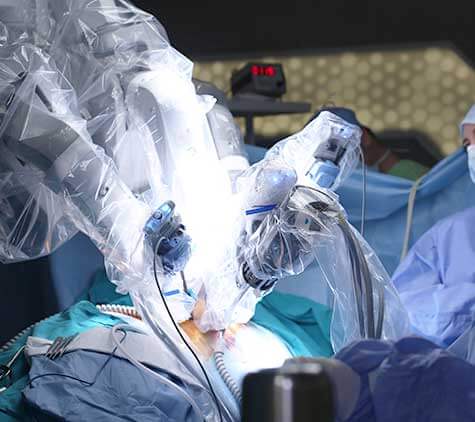 SMWC - Medical operation involving robot. Da Vinci Surgery